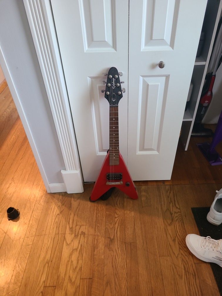 2007 Epiphone Mini Flying V Wee Vee Tiny Scale Guitar 5 LBS