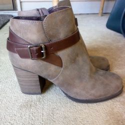 Women's Boots Size 8.5