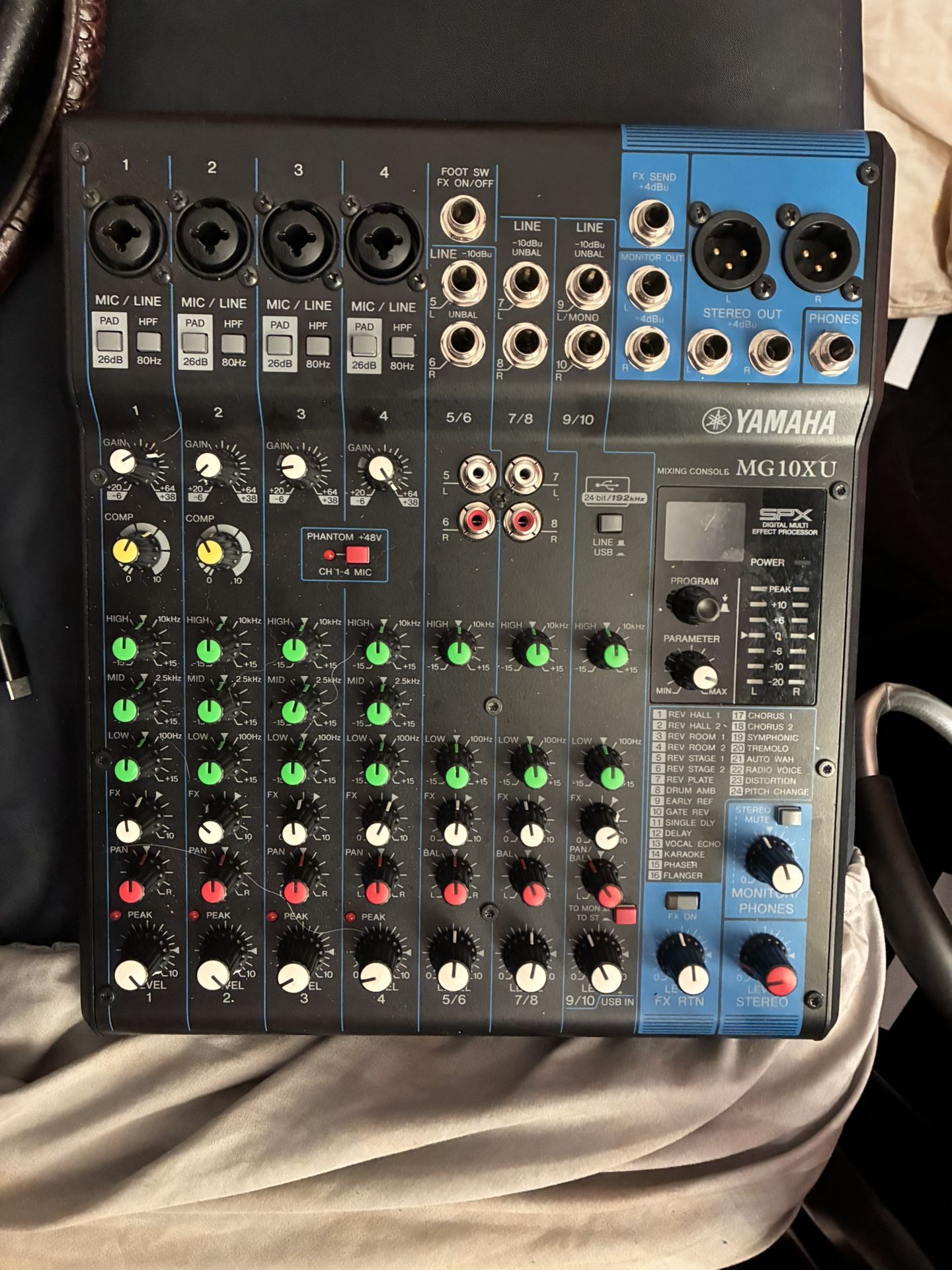  MG10XU 10-CHANNEL MIXER WITH USB AND EFFECTS