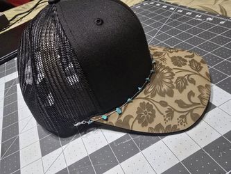 Cap With Brim Chain 