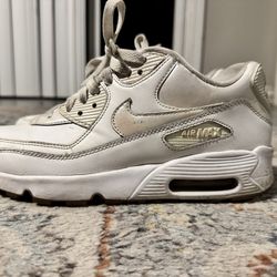 White Nike Air Max  shoes