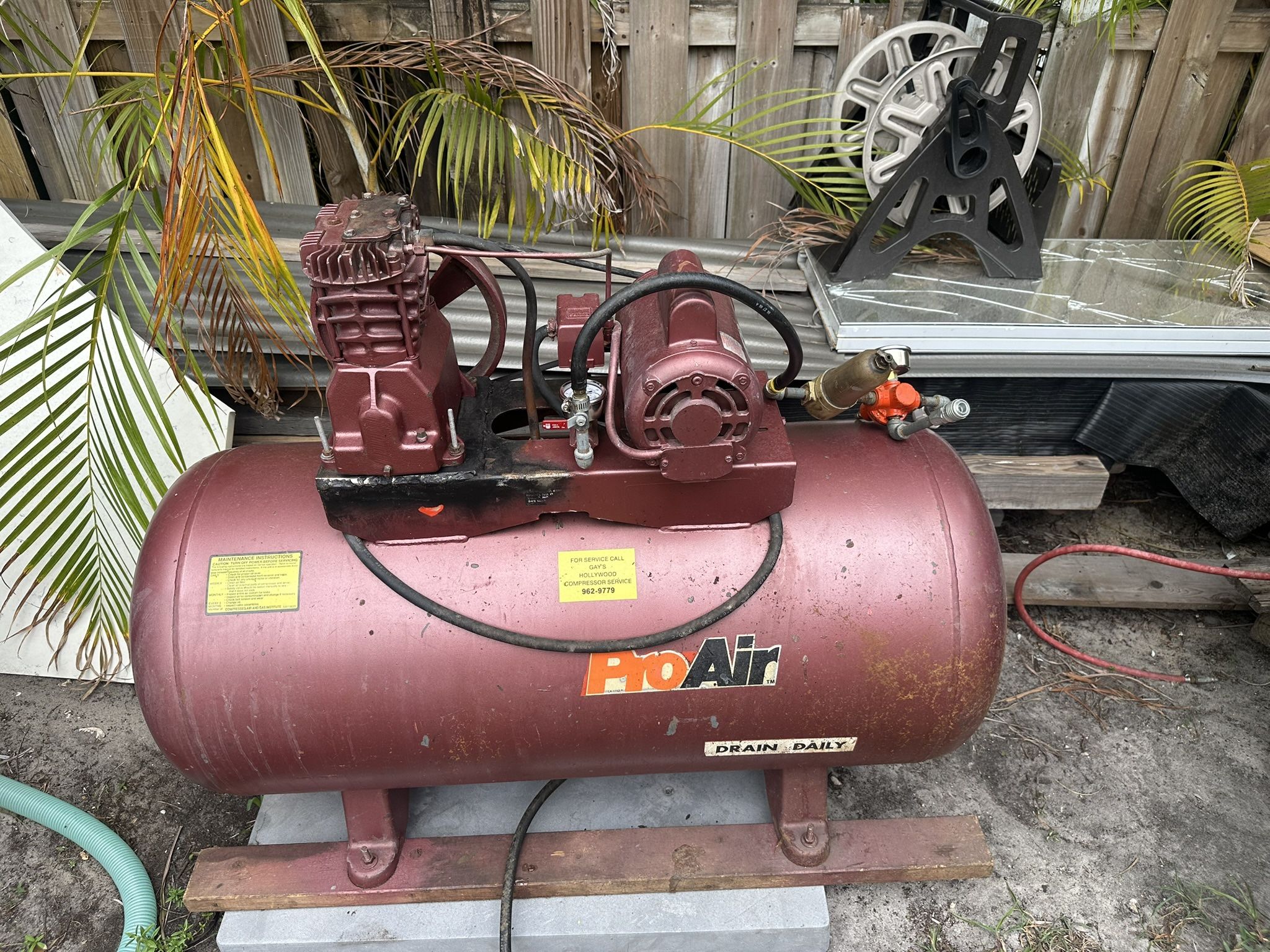 55 Gallon 220 V Electric Air Compressor With Hose/ Filter /Regulator