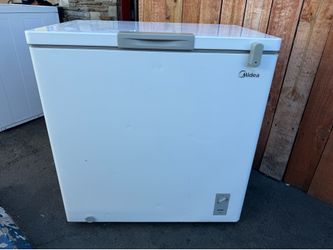 Midea chest freezer 7.0 cu Ft new open box