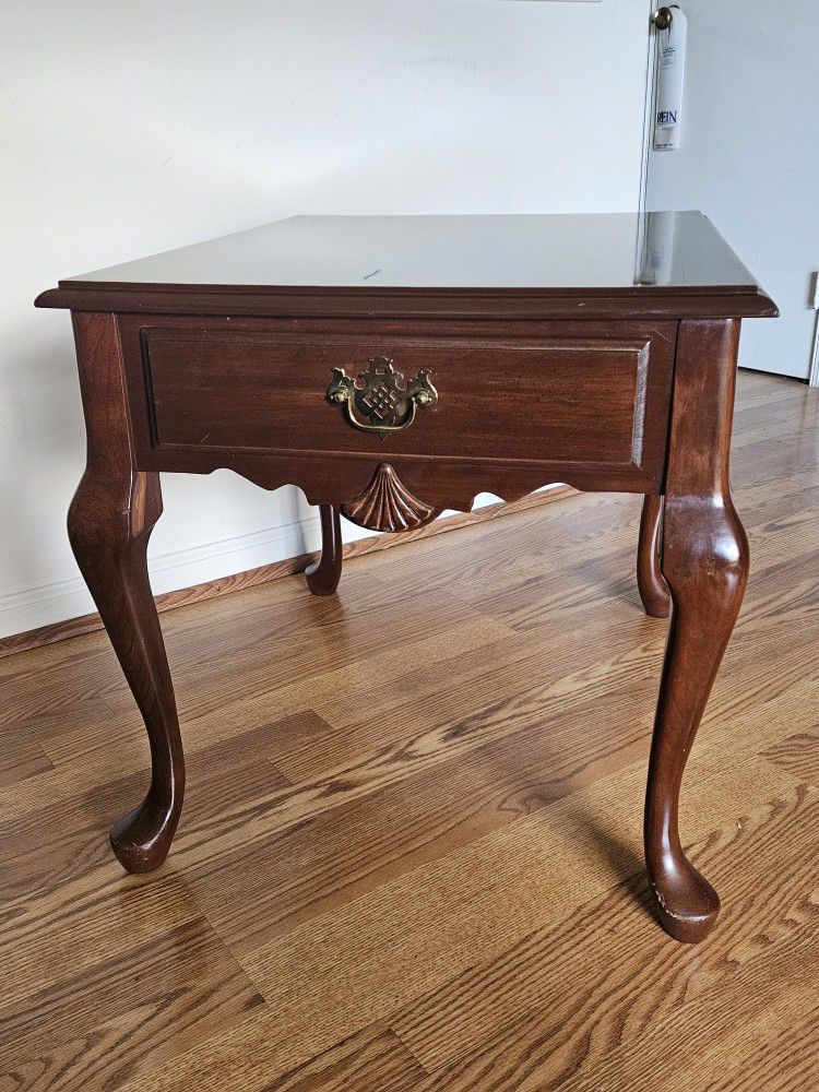 Wood End Table  w/Drawer