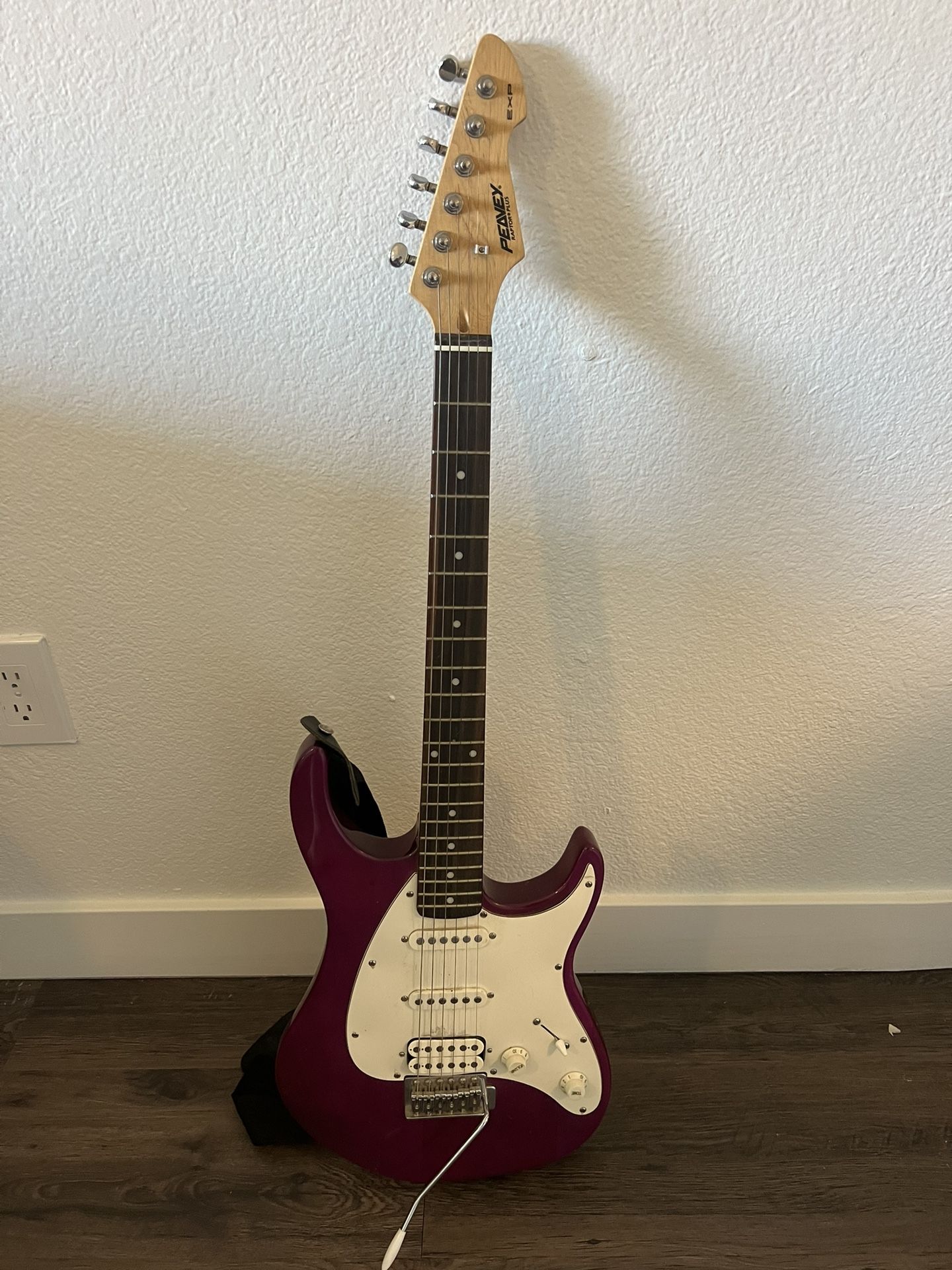 Raptor Peavey Plus electric guitar