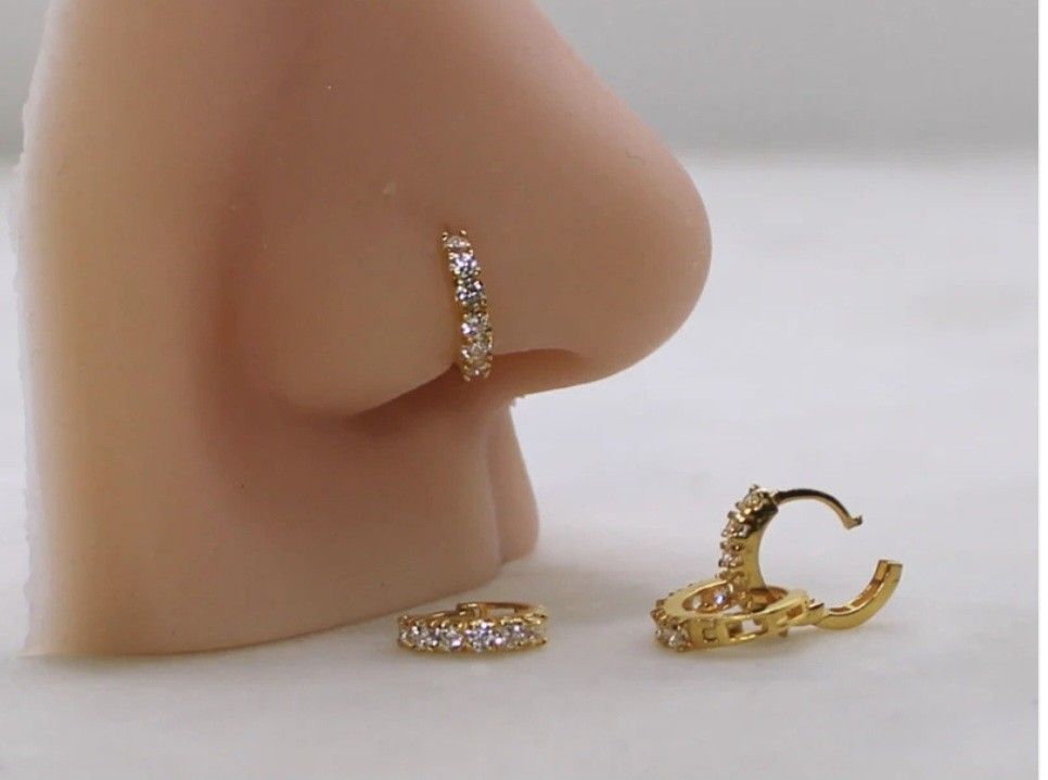 18kt Gold And Cubic Zirconia Nose/ear Clicker Hoop Ring