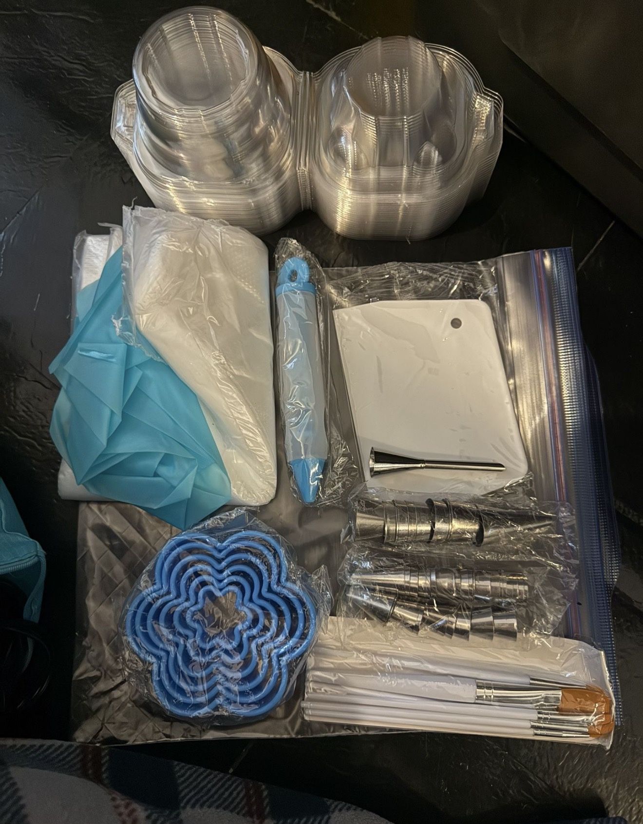 Cake Decorating Set Individual Cupcake Holders