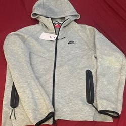 Nike tech brand new with tags medium