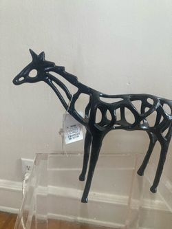 Black Metal Giraffe Sculpture Decorative Art Piece