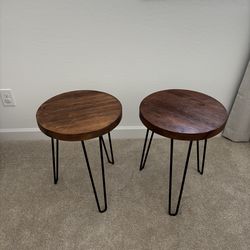 Set of two side tables