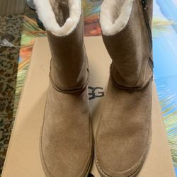 UGG Boots - Women’s Classic Zip Short - Suede Size 9 
