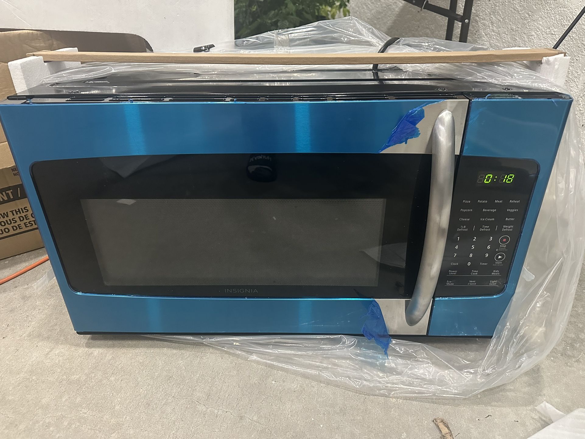 Microwave Insignia ( Brand New)