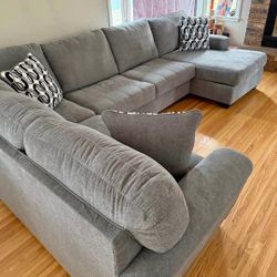 AP🎉 Gray U Shaped Sectional Couch With Chaise// Financing & Delivery Available 