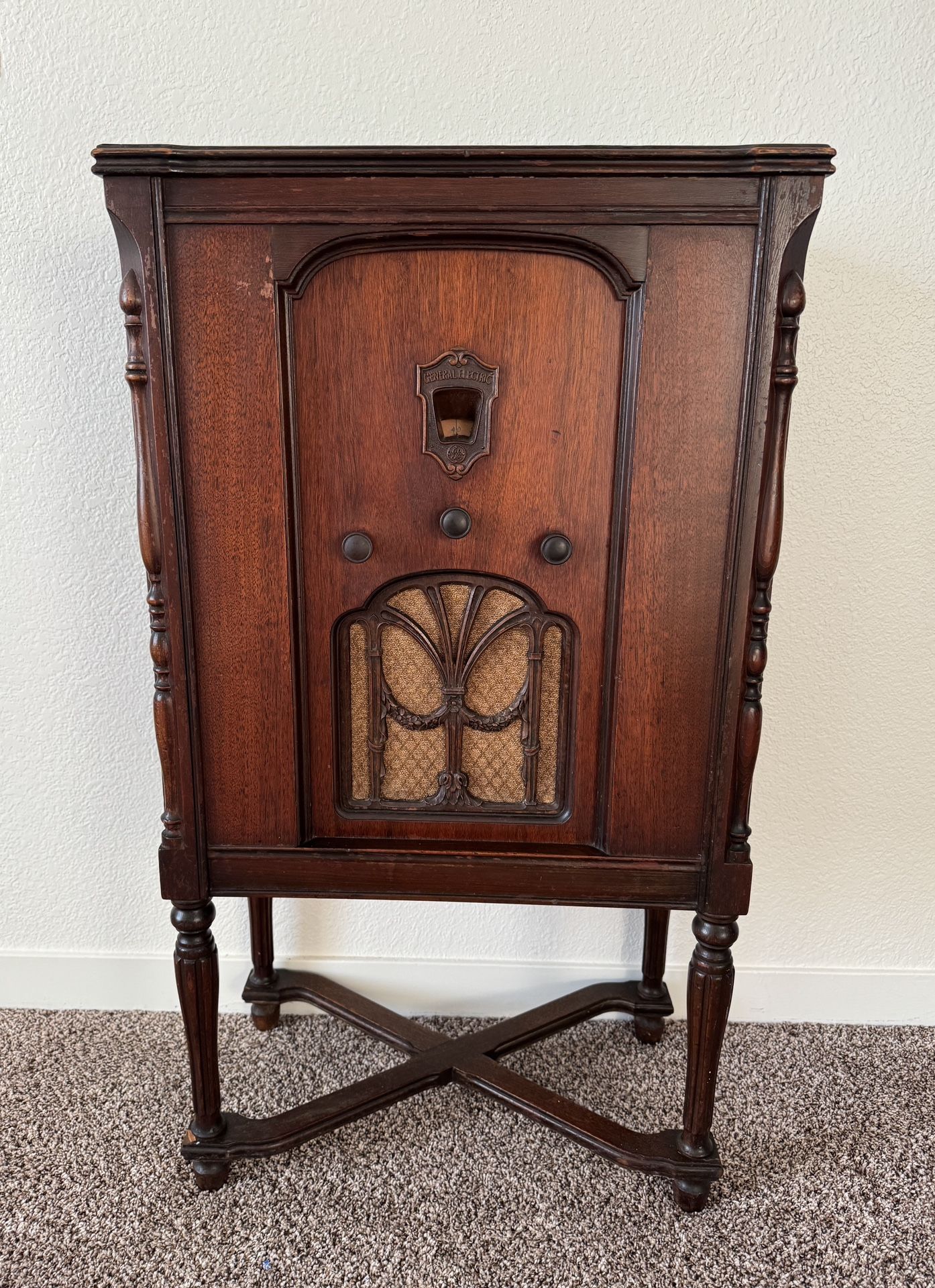 1931 General Electric S-42 Antique Radio
