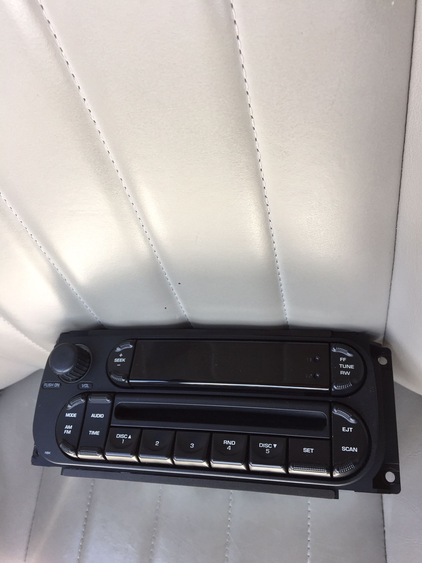 2006 Jeep Liberty radio