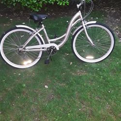 Girls cruiser bicycle
