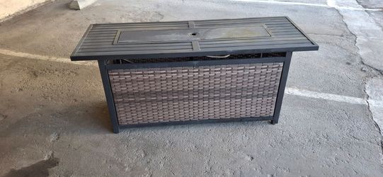 Rectangular outdoor propane fire pit