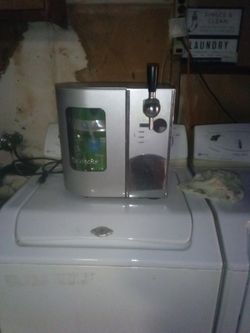EdgeStar Deluxe Mini Kegerator and Draft Beer Dispenser