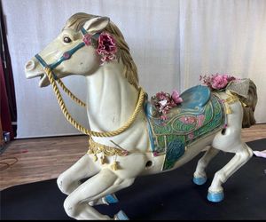 Plastic Painted Carosoul Horse Statue
