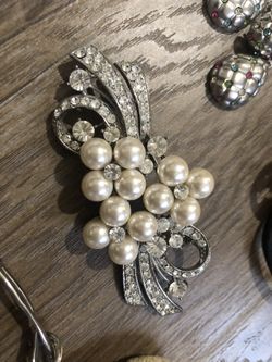 Vintage Pearl crystal silver brooch ( pins)