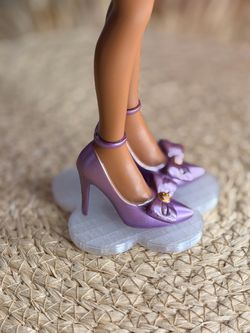 Bratz stands ❤️100 units❤️