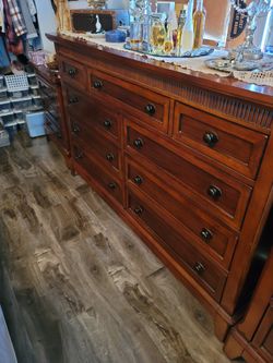 Dresser And Two Night Stands all heavy Wood great Condition!