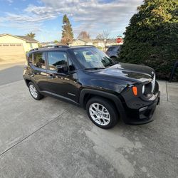FWD 2020 Jeep Renegade Latitude Black exterior, Black interior, low mileage in Great Condition.  Still Under Factory Warranty