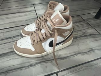Nike Women’s size 7.5