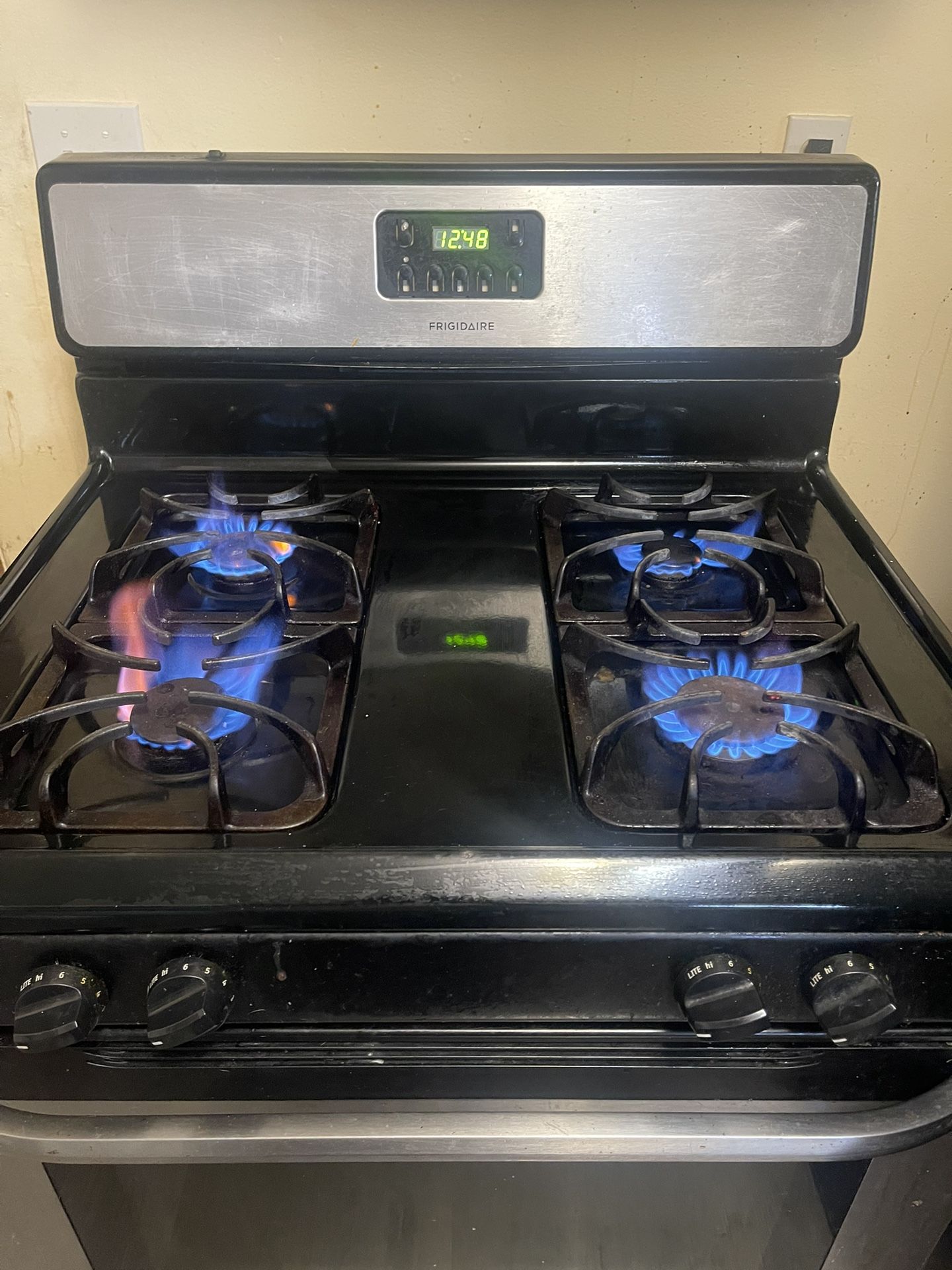 Stove & Refrigerator