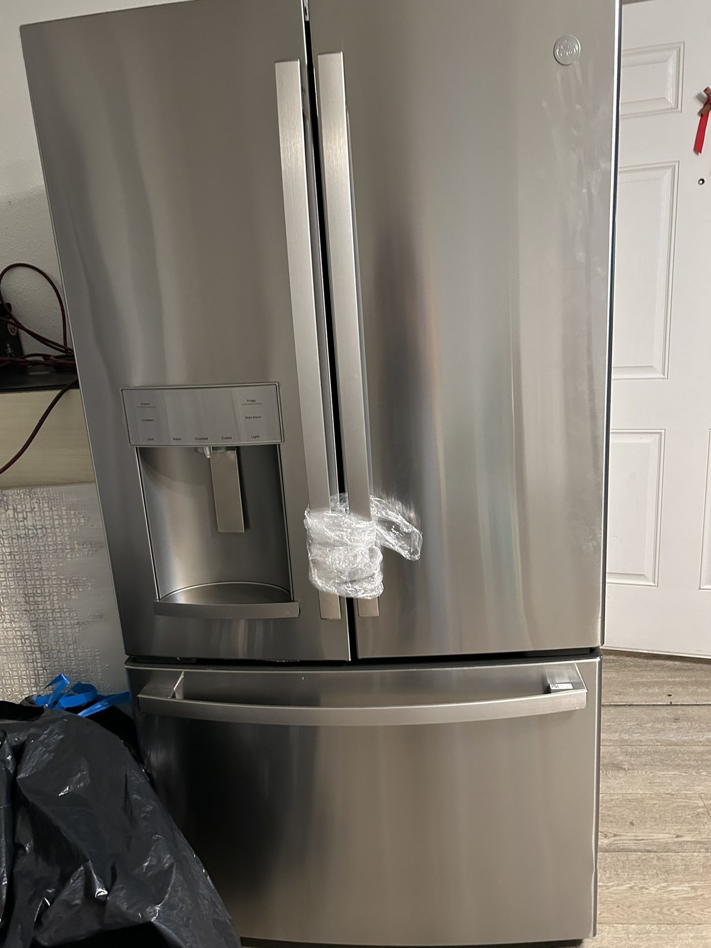 GE Fridge/refri