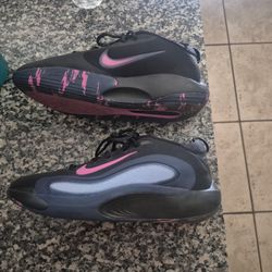 Women's Size 7 Nike Isofly