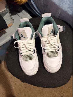 Jordan 4s
