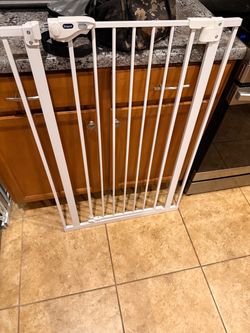 Frisco White Metal Pet Gate