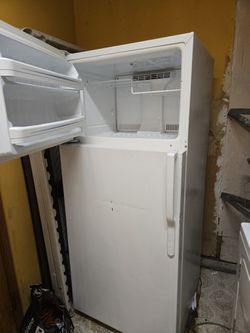 Selling Fridge Freezer Good Condition S