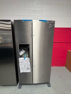 Whirlpool side by side refrigerator