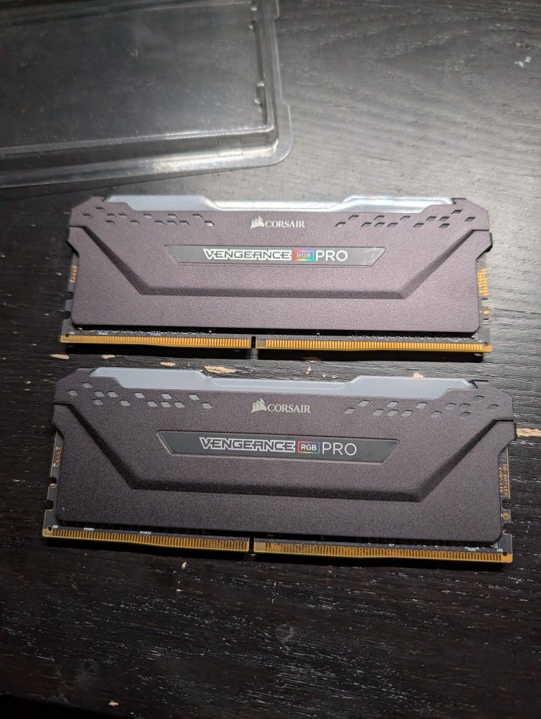 CORSAIR VENGEANCE PRO 32GB DDR4 RAM