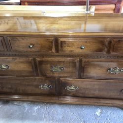 Reduced $175 Nice Ethan Allen triple dresser with mirror