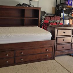 Twin Lounge Storage Bed With Dress + Matress