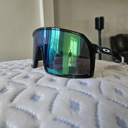 NEED GONE TODAY – Brand New Authentic Oakley Sutro – $203 Retail