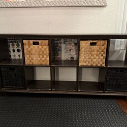 Wooden Cubby With 4 Wicker Baskets 