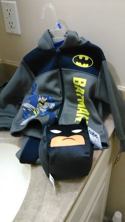 Brand New With Tags - Batman 2 Piece Outfit With Toy Size 2T