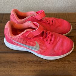 Nikes Size 3Y