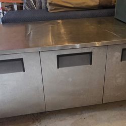 True commercial worktop refrigerator
