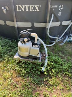 Intex above ground 18 foot pool with cleaning robot