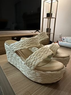 Kaanas Platform Sandals