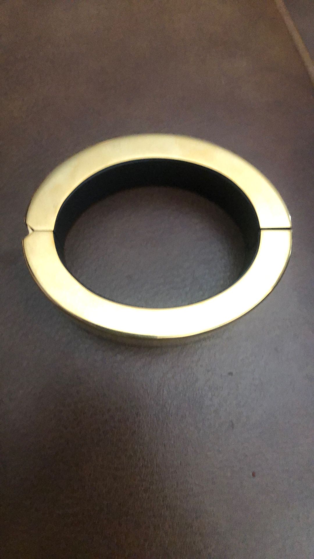 QBRACELET WEARABLE BATTERY TAPS INTO FASHION