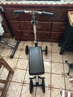 Rolling knee walker with comfortable padding steerable  knee scooted for feet injuries hand break