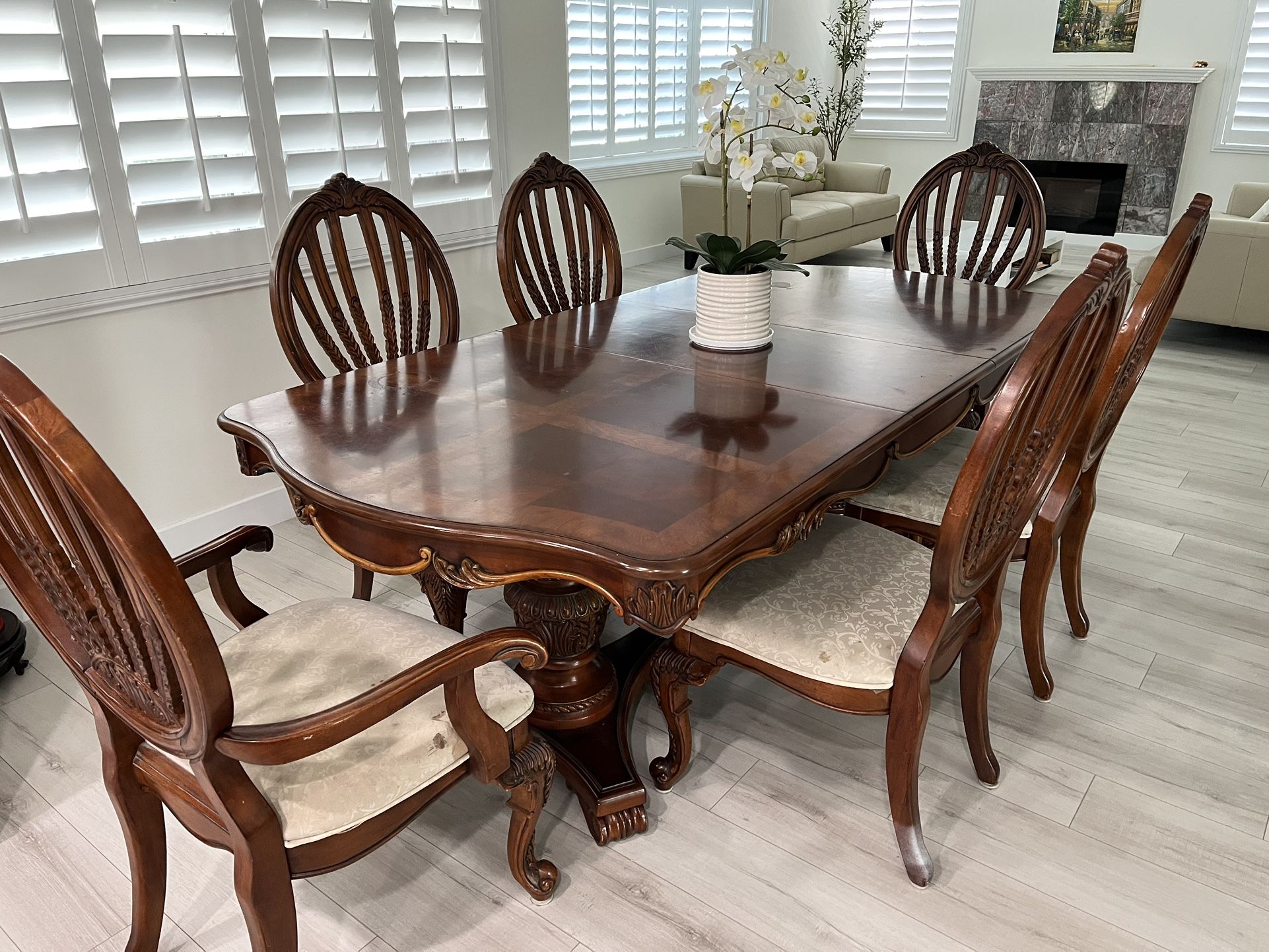 Extendable Dining Table