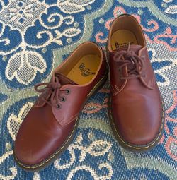 Unisex burgundy doc martens