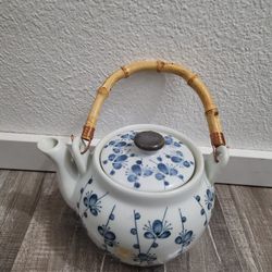 Tea pot